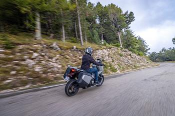 X-ADV 