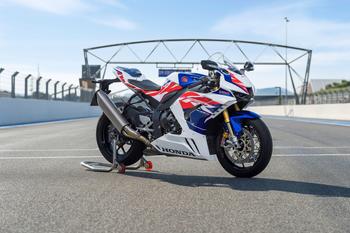 Honda CBR 1000RR-R Fireblade SP 2023: aperfeiçoamento técnicos e ainda mais performance marcam o novo modelo