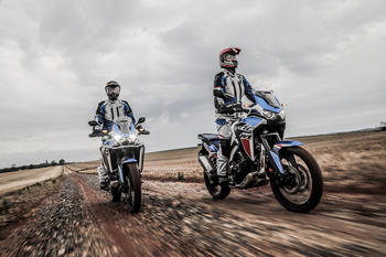  Honda CRF 1100L Africa Twin 2024: nova cor com grafismos atualizados na mais versátil das big trail