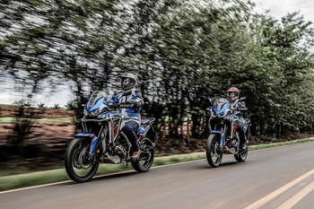  Honda CRF 1100L Africa Twin 2024: nova cor com grafismos atualizados na mais versátil das big trail