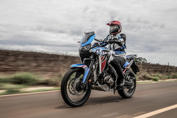  Honda CRF 1100L Africa Twin 2024: nova cor com grafismos atualizados na mais versátil das big trail