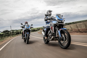  Honda CRF 1100L Africa Twin 2024: nova cor com grafismos atualizados na mais versátil das big trail