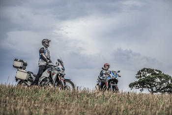  Honda CRF 1100L Africa Twin 2024: nova cor com grafismos atualizados na mais versátil das big trail